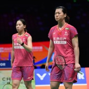 李怡婧/罗徐敏2-0获胜 晋级羽毛球亚锦赛女双决赛